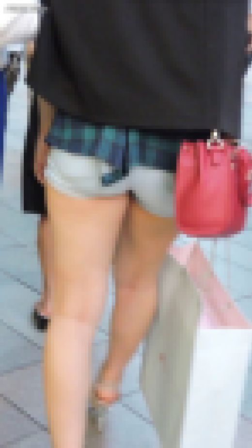 エロ尻！バックスリットが入ったピチピチタイトミニスカお姉さん【動画】街撮り編 3作品セット販売 1014 1008 1011　サンプル画像2