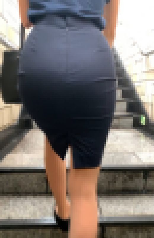 【デカ尻変態OL】デカ尻淫乱変態OLのクソエロいお尻。デカすぎて画面に収まりきらな【デカ尻変態OL】デカ尻淫乱変態OLのクソエロ　サンプル画像1