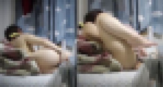 清楚系女子が携帯を見ながらクリいじり。ビラ縦に伸びたとアナルが丸見え。　サンプル画像3