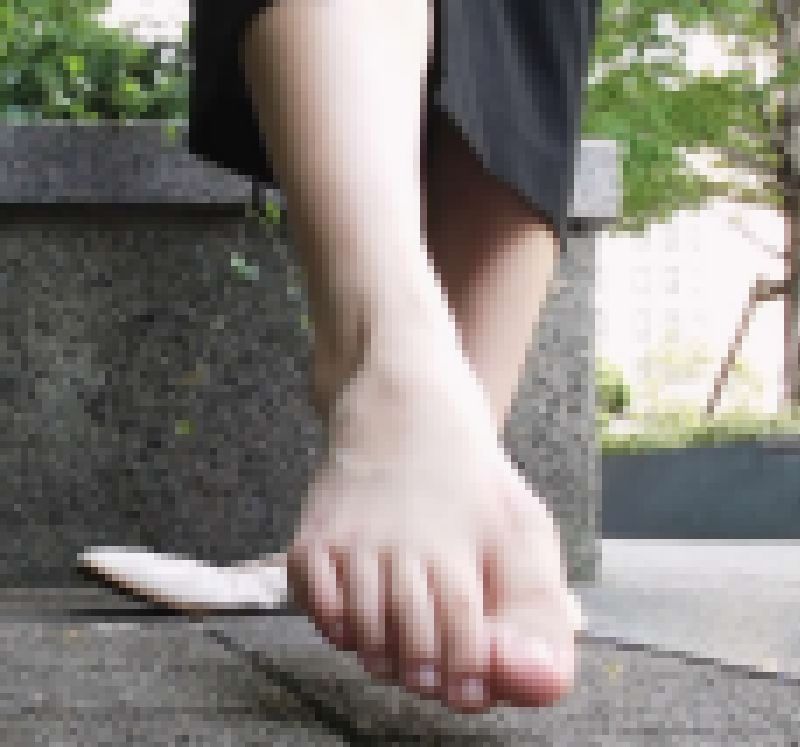 【４Ｋ足裏】【地獄の３９℃】神回！今夏最高気温下でパンプスを９時間素足履きしたサウナ状態の足が強烈な爆臭と共に襲い掛かる！！② サンプル画像