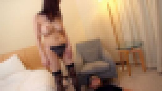 AD_帽子が似合う癒し系美白ギャル　おじさんチ●ポを弄んだりバコ突きされたりでハツラツ笑顔からのヤバアヘ顔！　その2　サンプル画像1