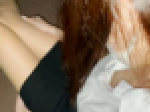 【泥酔OLパンチラ】酔いつぶれたデカ乳首美女を救済するフリをして撮影しました　サンプル画像1