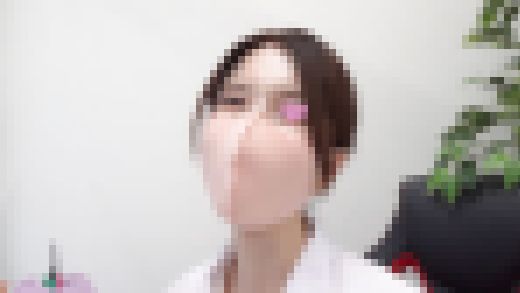 【女医のパンチラ】笑顔が素敵な美人女医を逆さ撮り&ピンク乳首を粘着ゲット【胸チラ】Vol.3　サンプル画像1