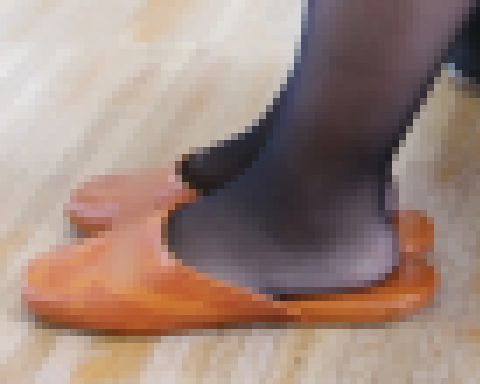 蒸れてる黒パンスト足がたまらないOLさん サンプル画像3