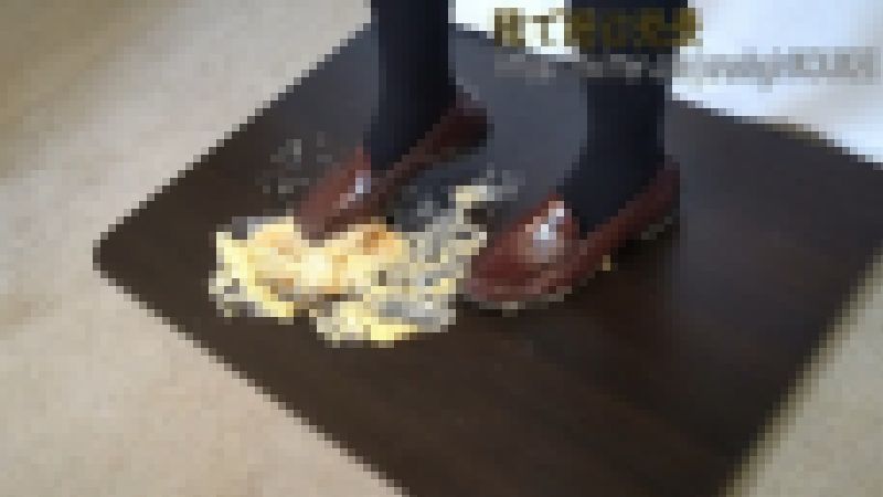 7-1　制服ローファーでたまごドッグと菓子パン1個を踏みにじる　お得セット サンプル画像