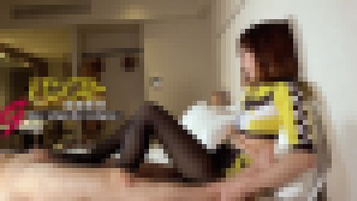 高身長レースクイーン陽奈のパンストで亀頭を擦る足コキ電気アンマ　サンプル画像3