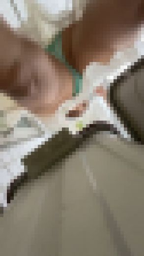 【かえでさん②】ベテランOLのゴミ捨て場で逆さ撮り【社内パンチラ盗撮】　サンプル画像1