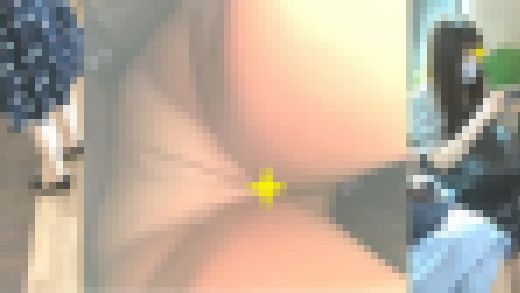 024かわいい系女子大生３人逆さ撮り！　サンプル画像1