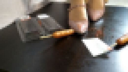 8-1　ストラップパンプスで食べ物踏み潰し　フランクフルト２本　 足元アップVer.　サンプル画像1