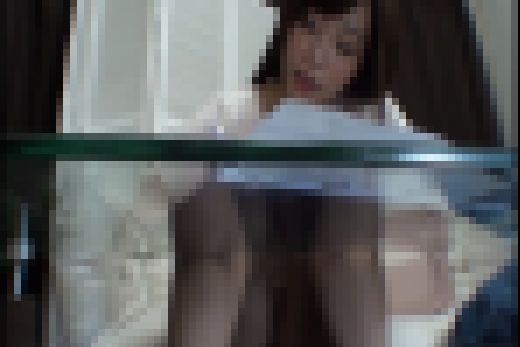 【面接で盗撮①】モデル志望のJDパンチラ×２人【下半身を隠し撮り】　サンプル画像2