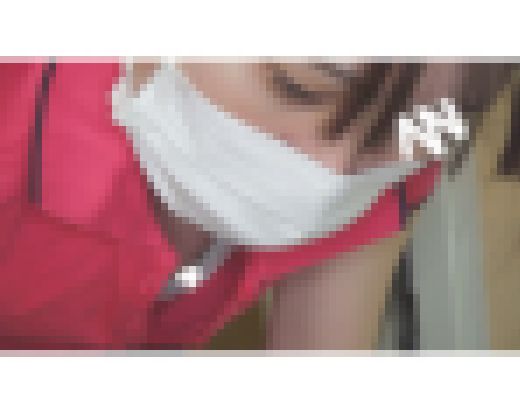 予定時間に間に合わなかったが、若い配達員さんの光輝く汗と乳首がしっかり見えました　サンプル画像2