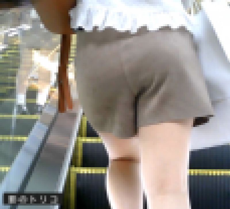 【ガチ盗撮】美尻のお姉さん、一生ついていきます！【DayY-2】駅周辺で背後を撮りました サンプル画像