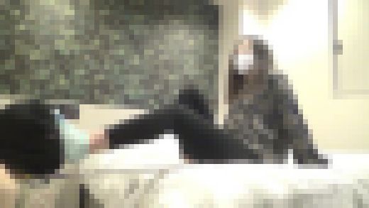 バイト終わりの臭い26センチデカ足に踏みつけられてしまう　サンプル画像1