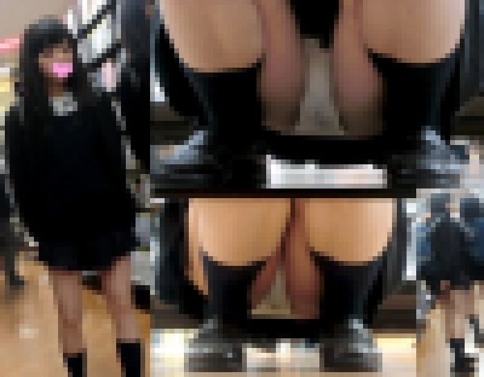 無防備な制服ギャルのシミ付き開脚Pまる見えパンチラ盗撮動画 サンプル画像