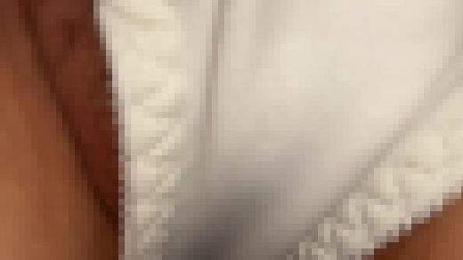 2倍の金額で買い取るから目の前でパンツに染みを付けて #010 [AONA-002-03]　サンプル画像2