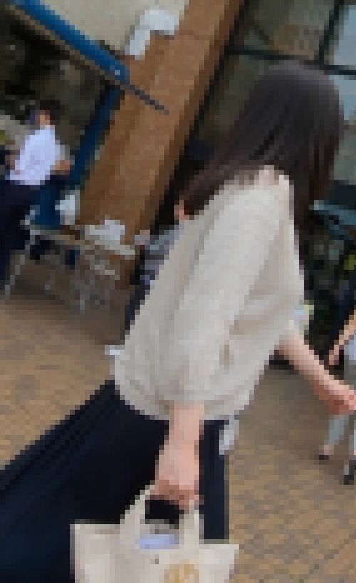 夜は激しく乱れそうな巨パイ眼鏡美女　サンプル画像3