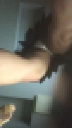 【なぎちゃん③】制服娘がカラオケで熱唱中に逆さ撮り【真下からのパンチラ盗撮】　サンプル画像2