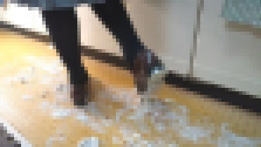 7-3　制服ローファーで足元のマシュマロに気付かず歩き回る　サンプル画像3