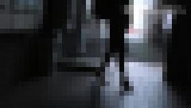 素人娘 Y子のフェチ教育　OL姿で変態おじさんにエレベーター内でカメラを差し込まれてパンチラ撮られる編　サンプル画像3