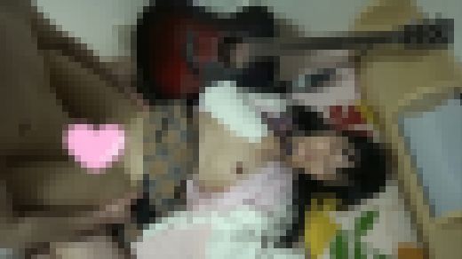 ■電子写真集■【素股ギター】ストリート美少女ミュージシャン【えちえち狂想曲】　サンプル画像3