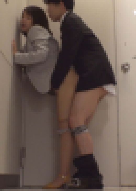 【丸の内●ビル社内不貞行為】巨乳女上司と不倫 オフィス生交尾 サンプル画像1