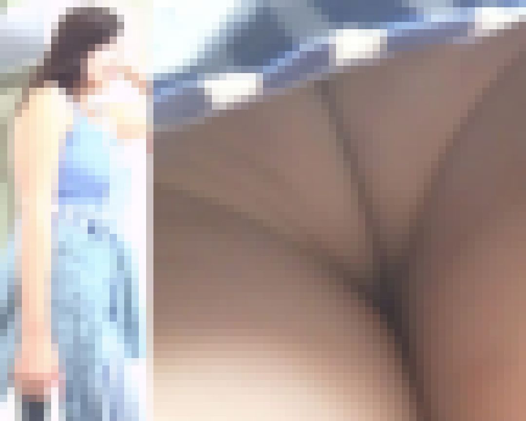 [★新作][★顔出し]パンチラ盗撮 キレイ系OLさん 食い込み黒Tバックと尻を超接近して撮影 サンプル画像