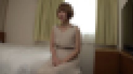 レースクイーンの28歳人妻が他人棒で突かれて喘ぎ何度も絶頂　サンプル画像1