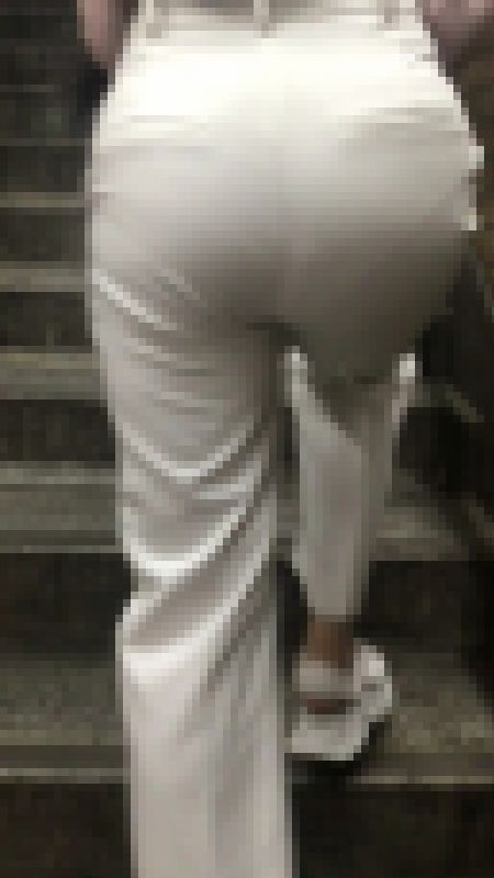 爆弾ヒップとパンティラインをくねらせて歩く宣言解除後のムチパン女子2態 サンプル画像