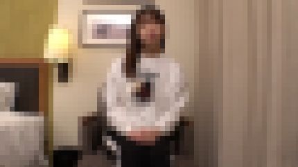 スレンダーな21歳女子大生が膣奥を巨根で突かれて何度も絶頂　サンプル画像1