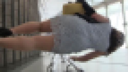 【再販】パンスト太もも丸出しで爆尻歩行！ サンプル画像