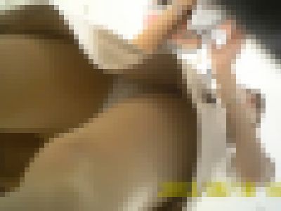 【FHD60fpsリマスター】HD高画質パンチラ逆さ撮り　S級スーパー美人！スタイル、接客、パンモロ、全て最高の店員さん！ サンプル画像