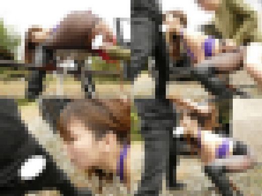 【エクストリーム露出】元レースクイーンG乳美女を高速道路で限界まで追い込む羞恥露出【個撮】　サンプル画像3