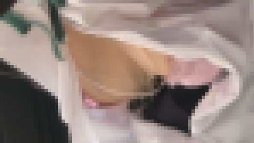 DUCK011 乳首撮り逃げ　車内侵入しておっぱい撮影して起きたので逃げた…　サンプル画像3