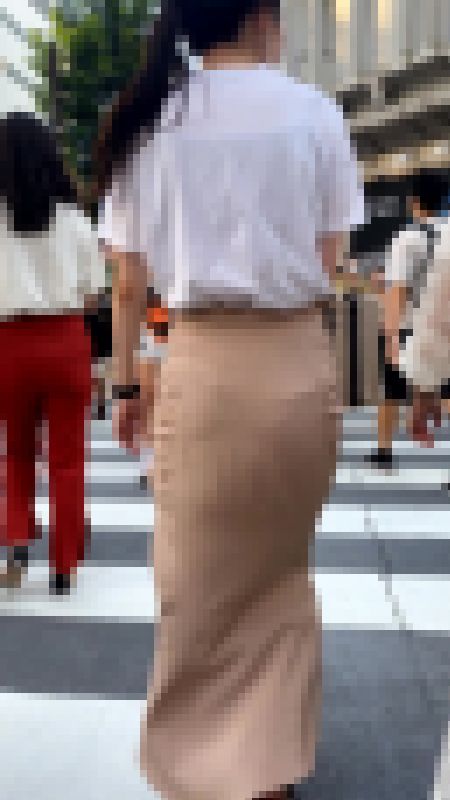 【ロングスカート】お尻に何かのラインが見え隠れするお姉さん サンプル画像