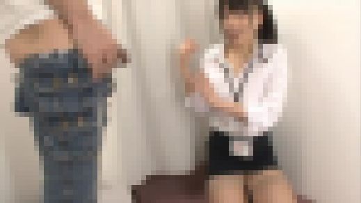 試着室で裾上げ中に思わずチ〇ポが！File.3　サンプル画像3