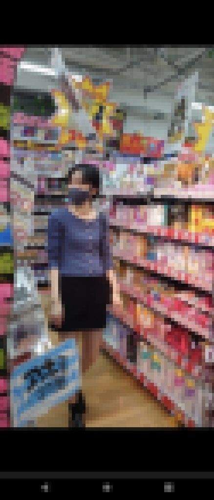【カメラ目線】恥部のホクロを晒されるボーイッシュな美少女　サンプル画像1