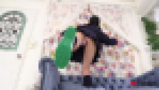 涼花くるみ 4K動画 太ももがプルプルし、ピンク色の綿パンツが伸縮する！踏み台運動　サンプル画像1