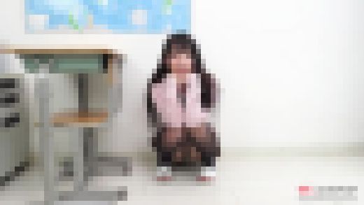 涼花くるみ FHD動画 パンツを凝視する先生にパンツを見せて大興奮♪ 挑発パンチラ　サンプル画像1