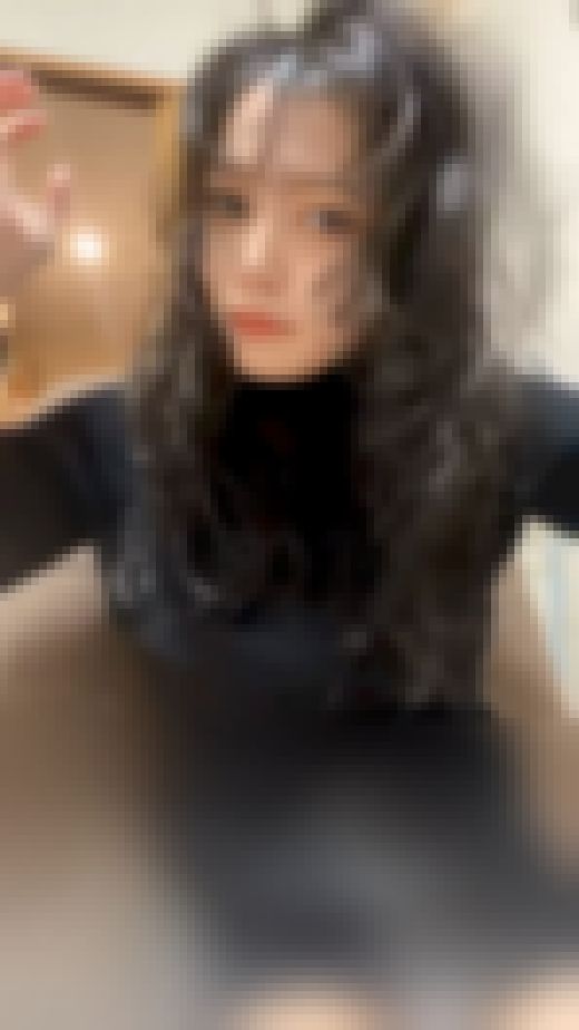 ライブ配信 21　有名モデル　パンチラ　見えっぱなし　サンプル画像1