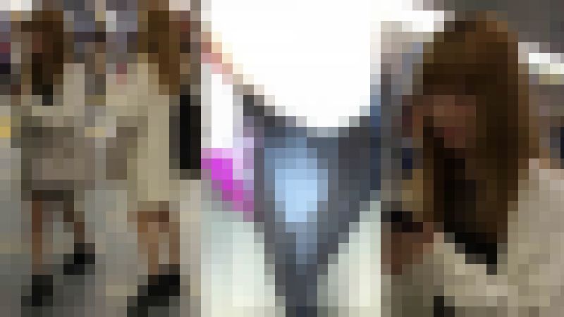 4K bomb_k075 金髪美人JDのキュロットの隙間からピンクP　エスカめくり サンプル画像