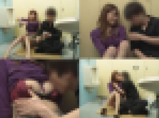 【トイレ盗※撮】レベチ美女が泥※して公衆便所で生ハメ。妊娠確定の中出しまでさせている様子【覗き撮り】　サンプル画像1