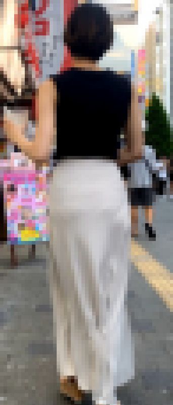 【ロングスカート】【後編】薄い生地でPライン見えてしまっているお姉さん サンプル画像