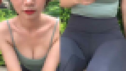 2K動画　腰のくびれがエロイレギンス美女２美脚！美尻！　サンプル画像1