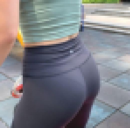 2K動画　腰のくびれがエロイレギンス美女２美脚！美尻！　サンプル画像3