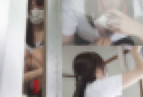 [年末の大掃除/胸チラ]バレそうな接近パンチラとピンコ勃ち乳首だった後輩ちゃん(24)[透けエロ下着]　サンプル画像3