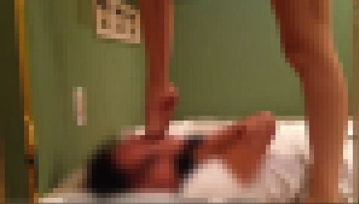 身長170cm超美脚パンスト足を喉の奥まで突っ込まれた　サンプル画像1