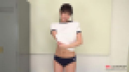 奏音かのん 4K動画 更衣室でおっぱい丸出しでマッサージ！乳揉み　サンプル画像1