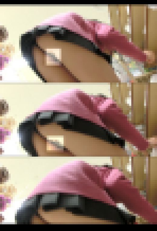 ピチミニTバックからハミ出てます、、、エロい生尻に食い込むパンツを高画質で覗き見る ～ハミ出しTバックニーハイ娘　サンプル画像2