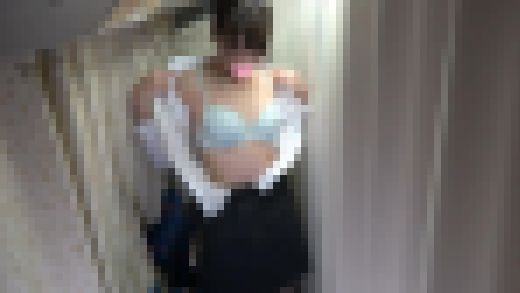 レントゲン車　検診　更衣室 　着替え 【某航空会社　美人OL】vol.20　サンプル画像1