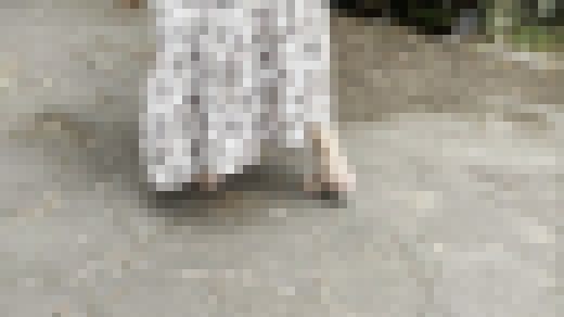 【完全裸足】第8弾！外を裸足で歩く女性 part2　サンプル画像1